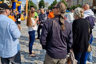 Na Decroix na mítinku křičeli kvůli Ukrajině i bitcoinům. Vytočit se nenechala - Novinky